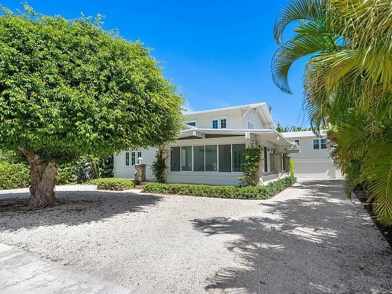 141 Chilean Ave