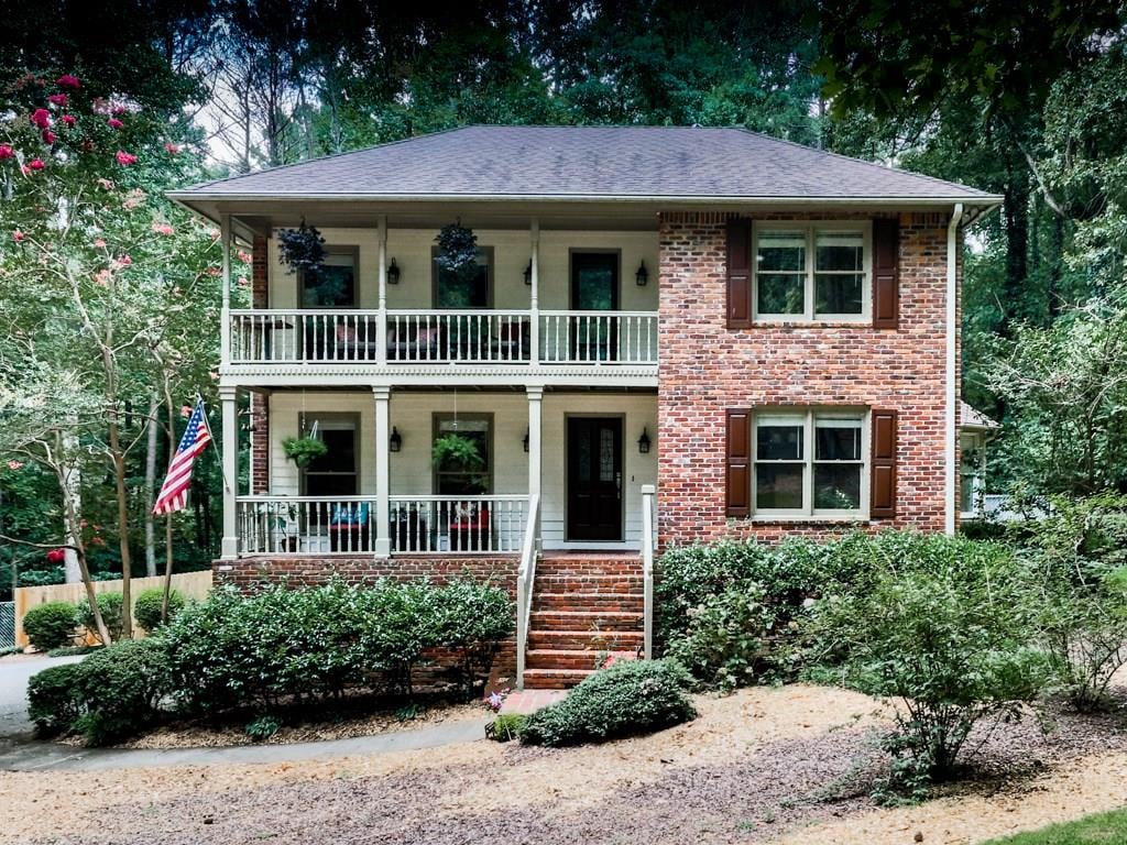 390 Waverly Hall Cr