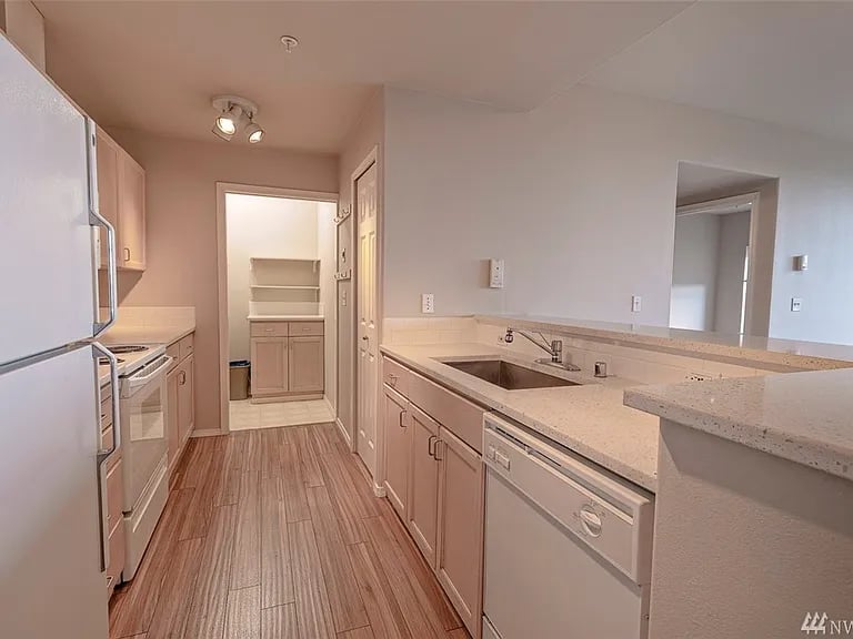 3221 SW Avalon Way #205