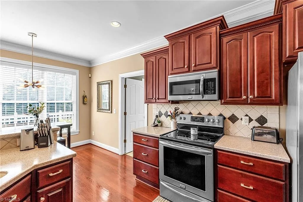 144 Foothill Farm Ln