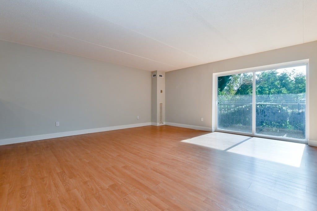 50-56 Broadlawn Park, #115