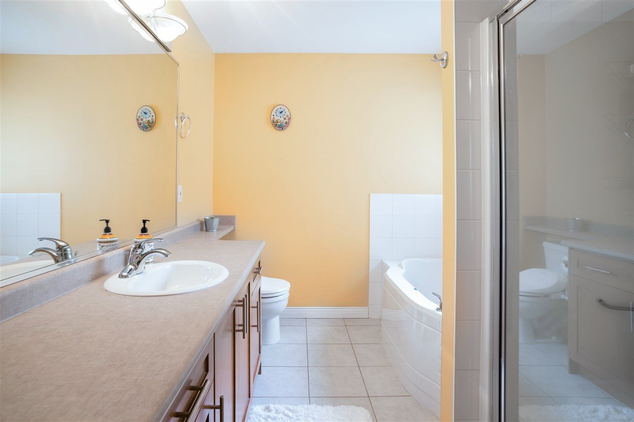 27-8717 159 St