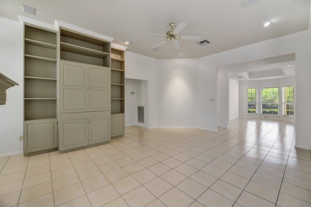 1107 Bowie Rd