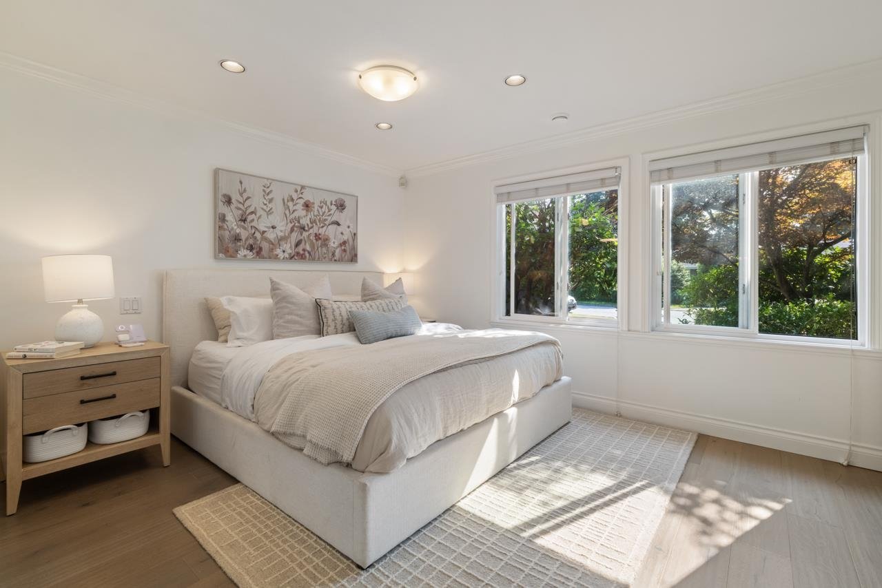 4168 Sunset Blvd