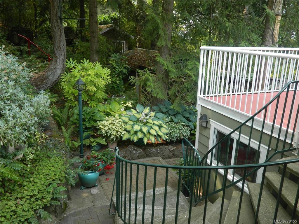 592 Cove Cres