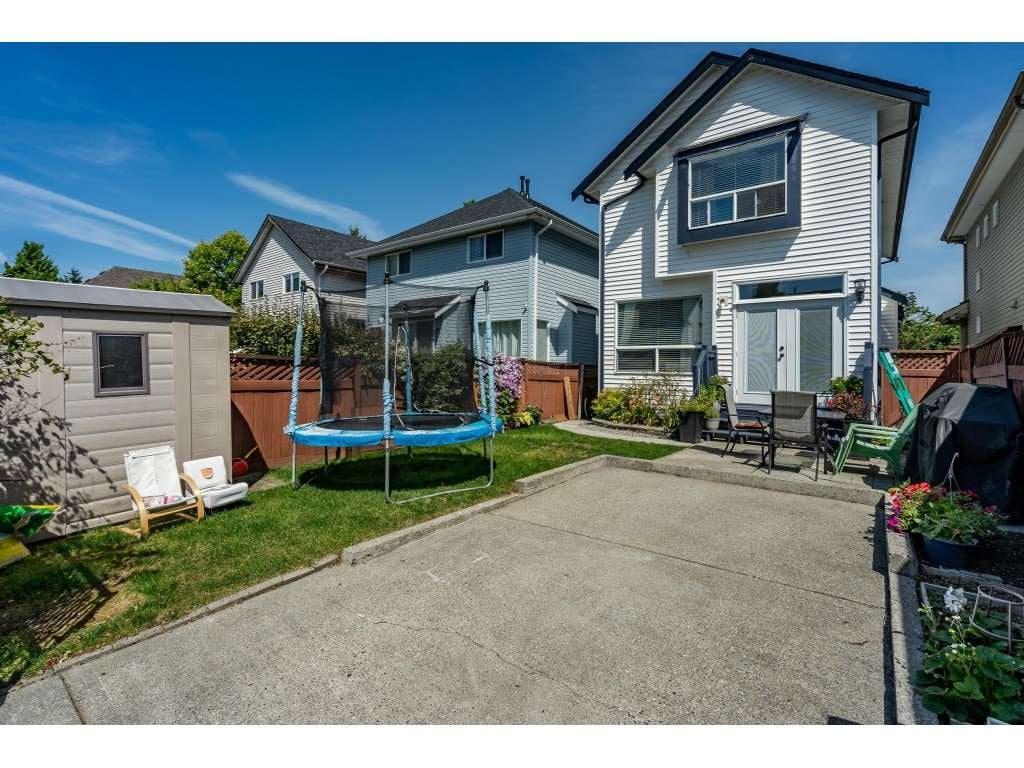 18498 64a Ave