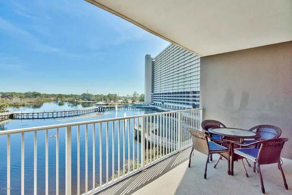 9902 S THOMAS Drive Unit 335