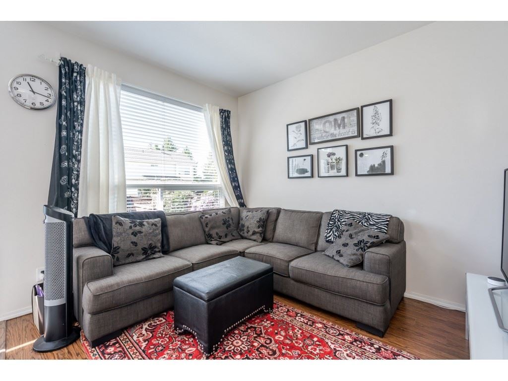 18498 64a Ave