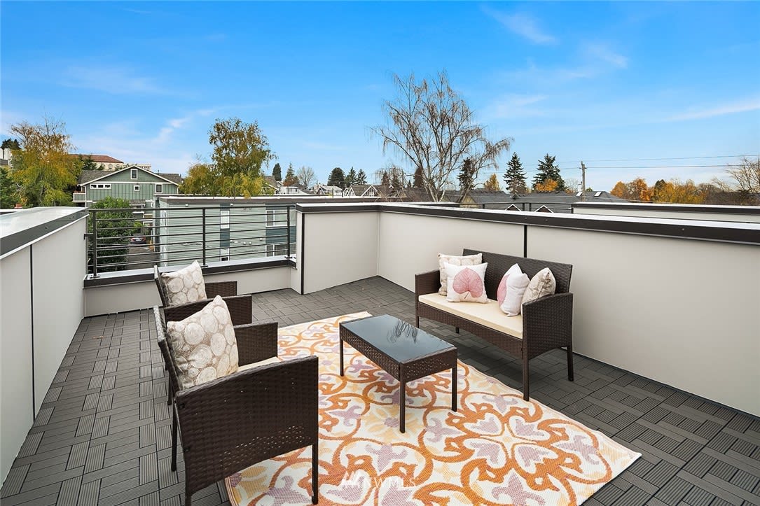 2116 3rd Avenue N, Seattle, WA 98109