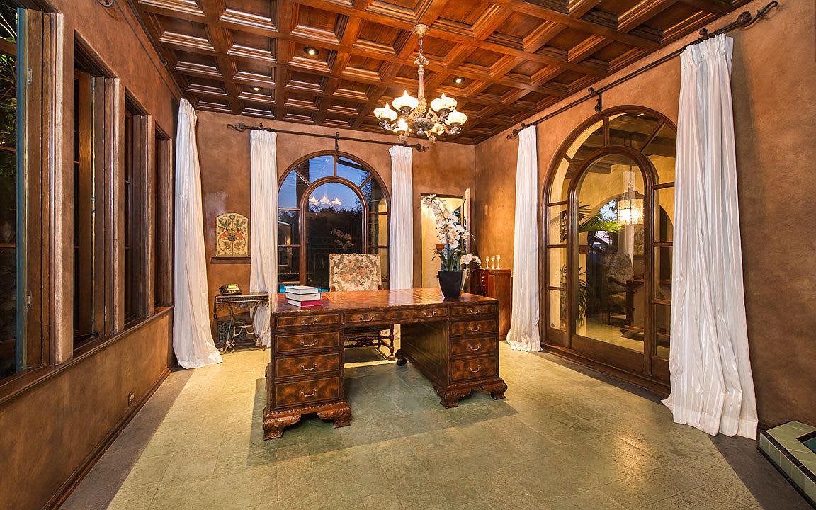 Sapphire Manor