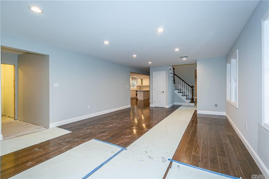 380 Woodbury Rd, Woodbury