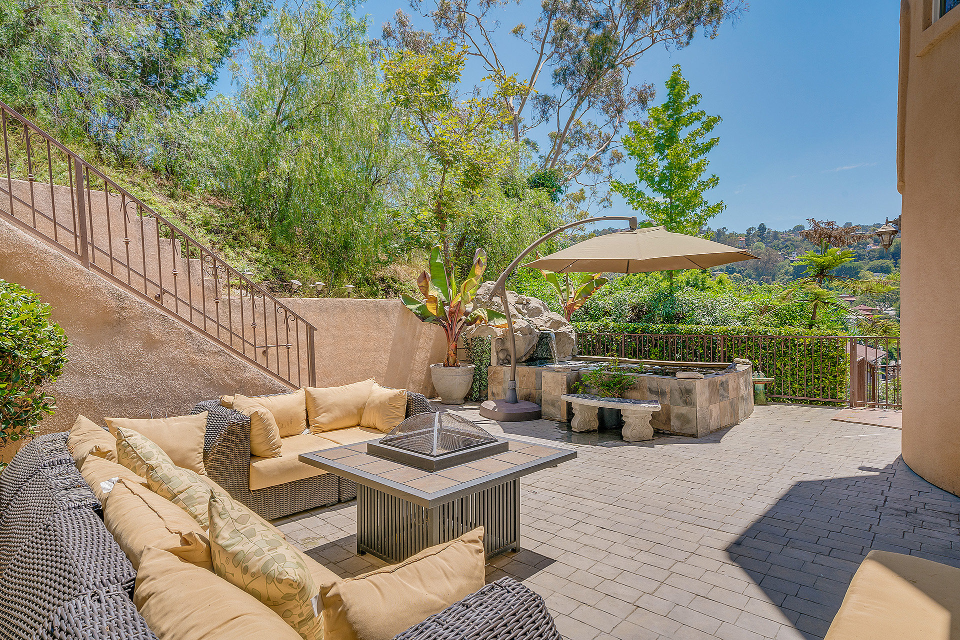 3130 Hollycrest Dr. 