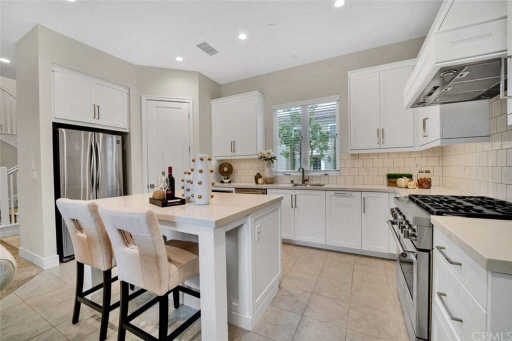 124 N lomita