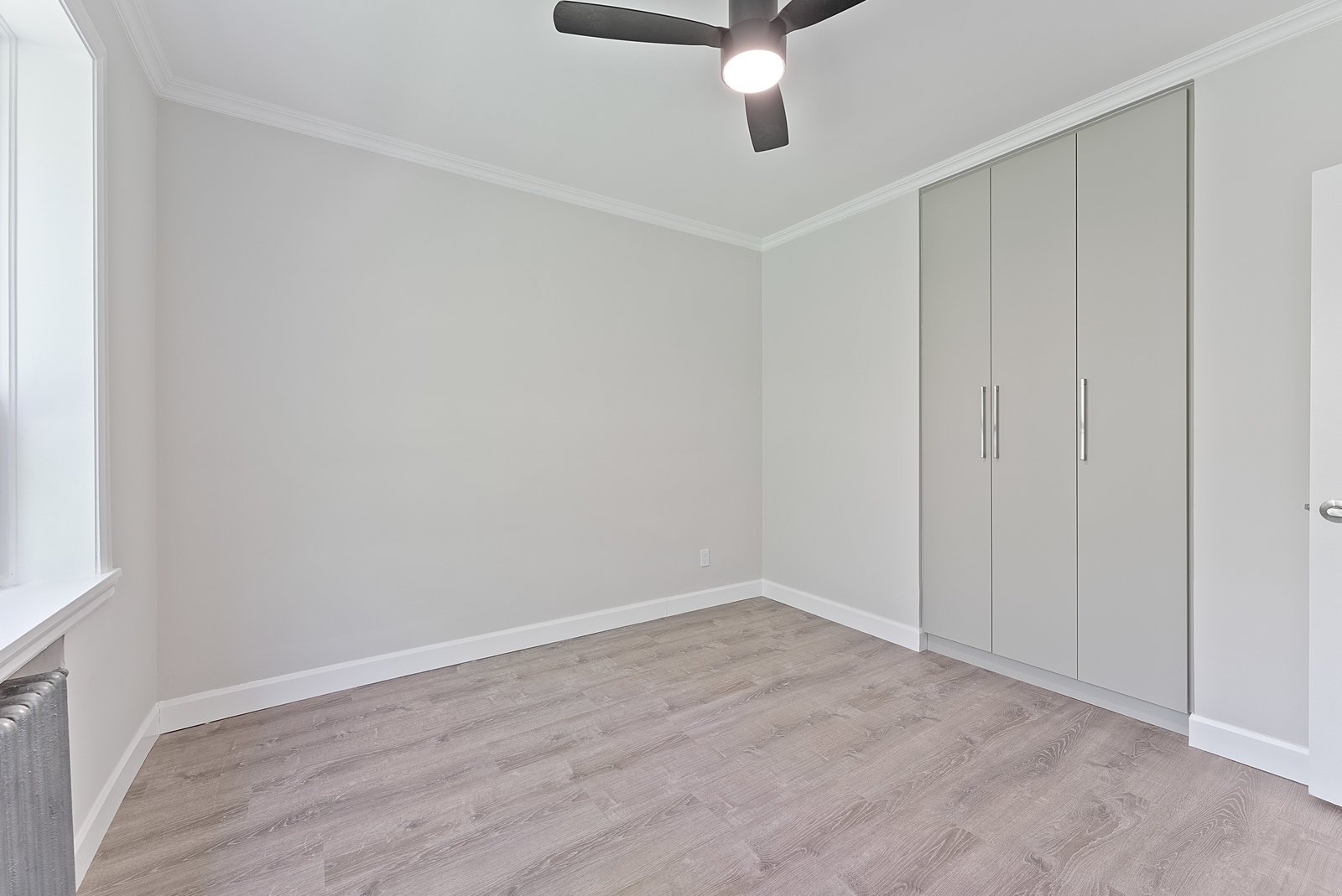 24 Shallmar Boulevard 311, Toronto C04 Unit: 311