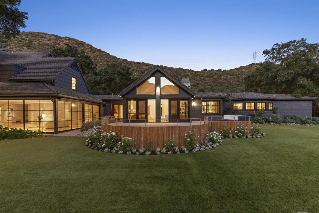 3100 Mandeville Canyon Rd