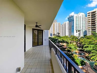 520 Brickell Key Dr #A604