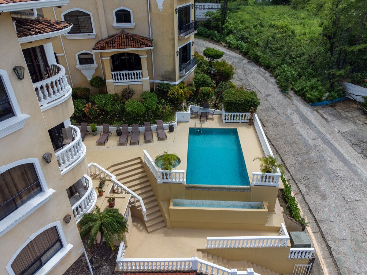 Flamingo Marina Real 11 – Move-in Ready Condo Steps from Flamingo Beach   