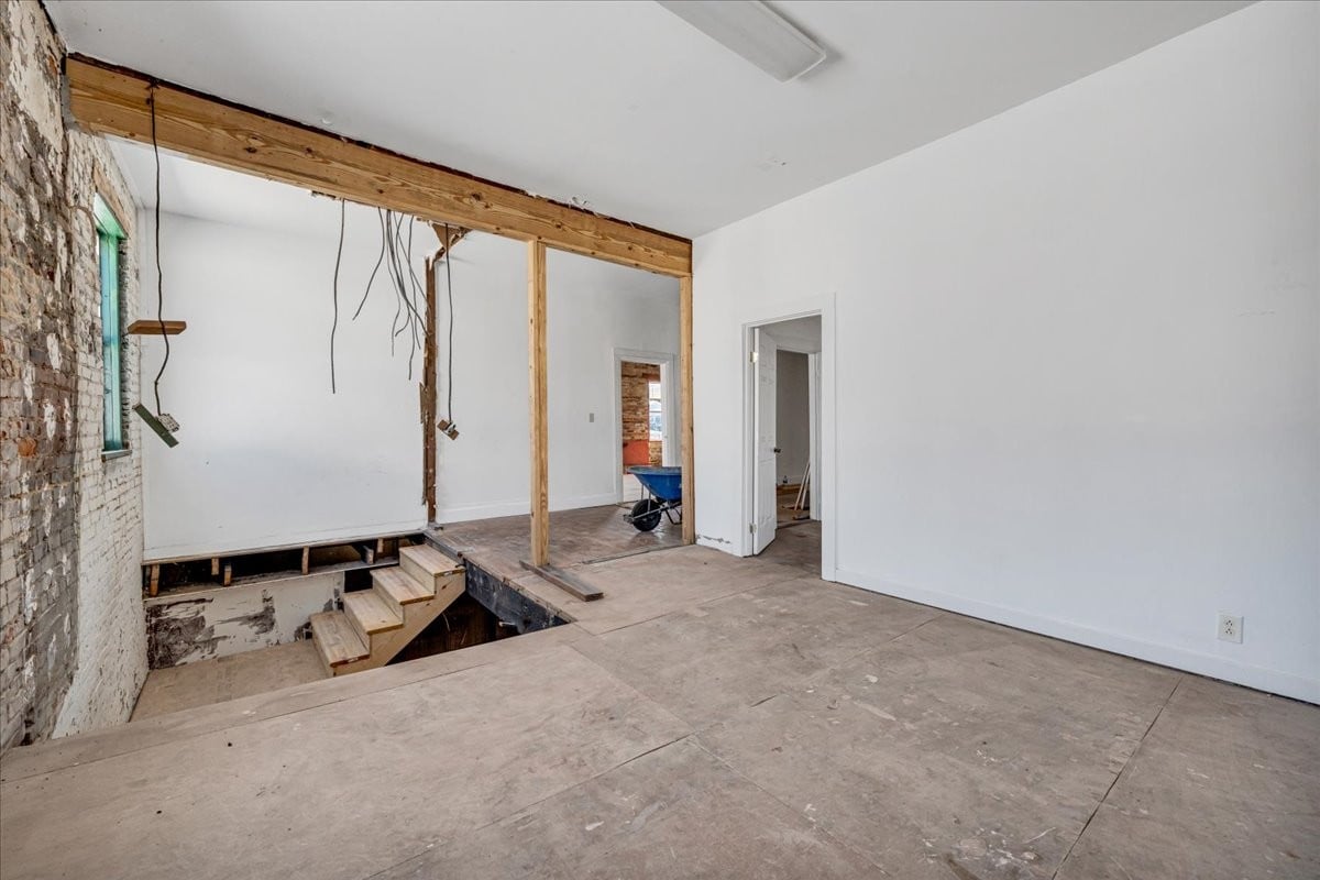 227 S Cedar Ave