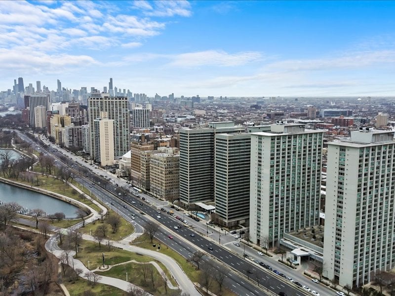 3600 N Lake Shore Dr #207, Chicago, IL 60613