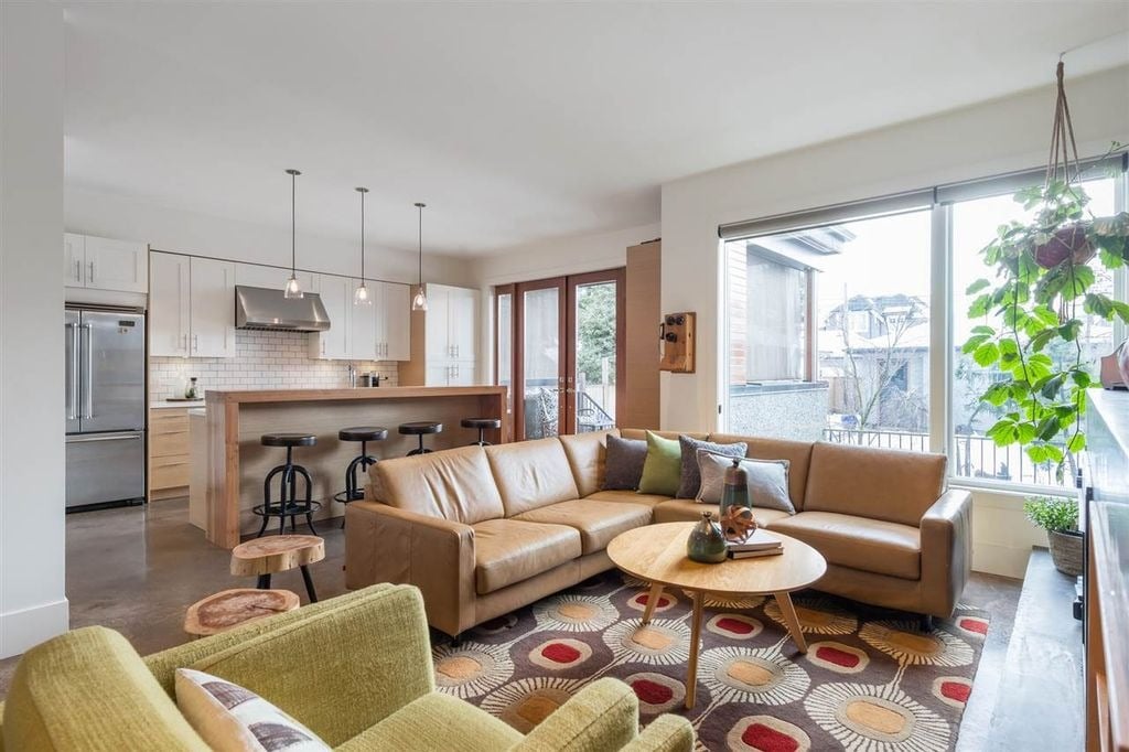 318 W 22nd Ave