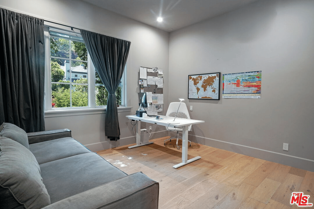 2794 Mandeville Canyon Rd
