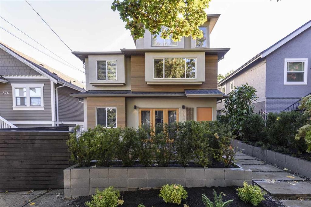 368 E 24th Ave