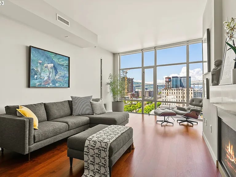 1310 NW Naito Pkwy # 1003