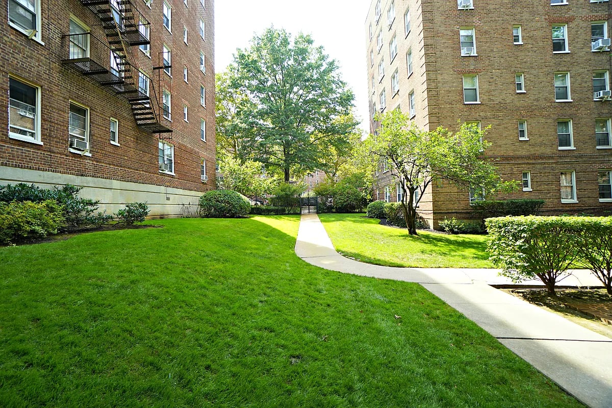 72-81 113th Street Unit: 5F