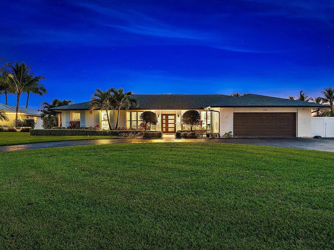 1104 Country Club Circle