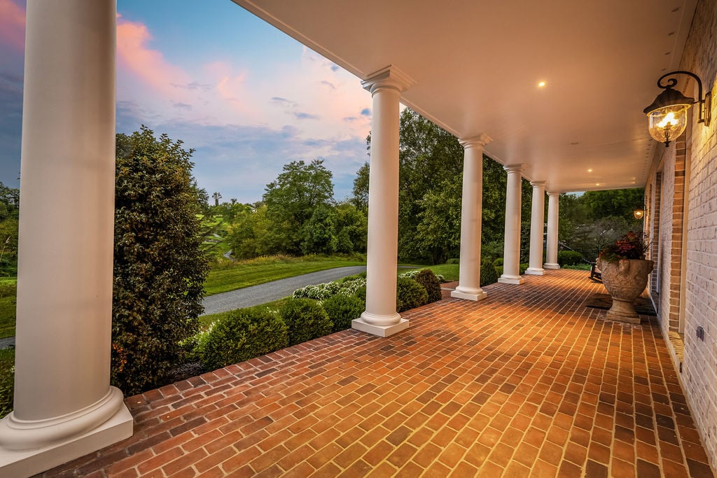 Stunning Hayfields Manor Home