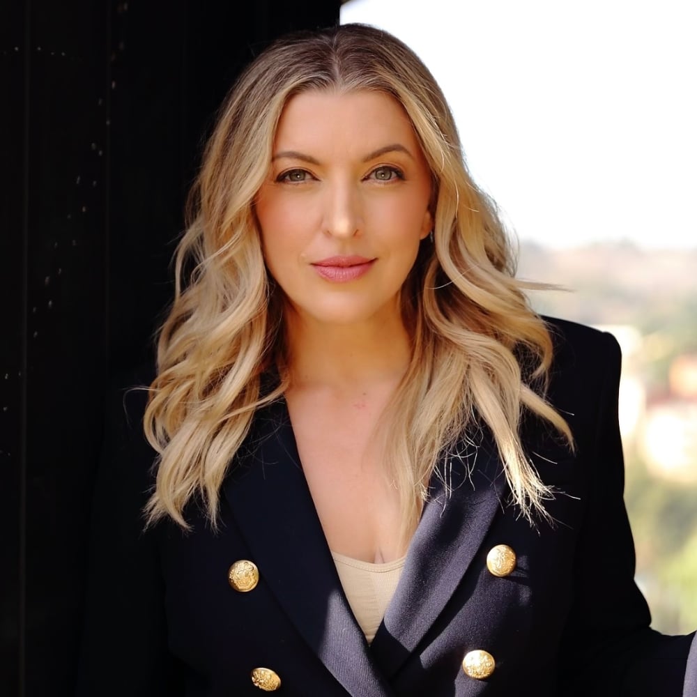 Courtney Poulos Beverly Hills, CA Real Estate Agent Headshot