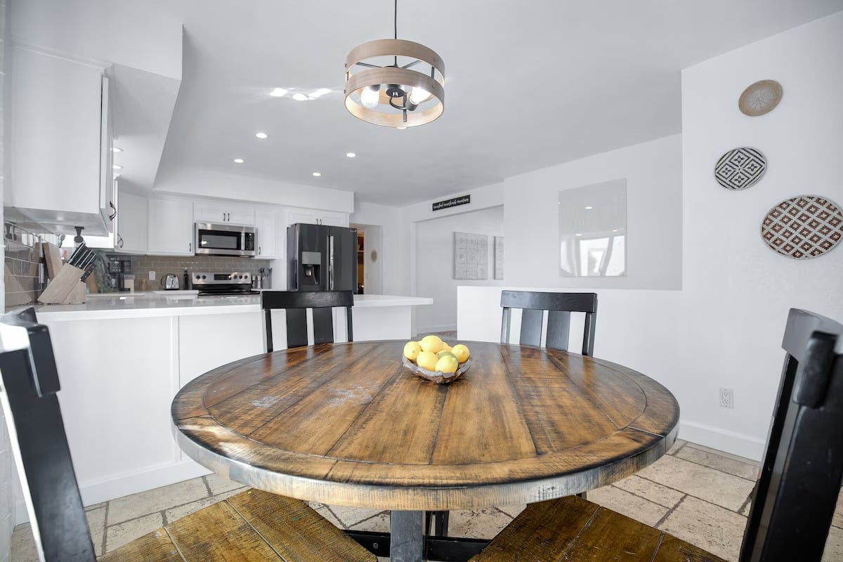 Huge Golf Course Home-Free Heated Pool/Theatre/Gym