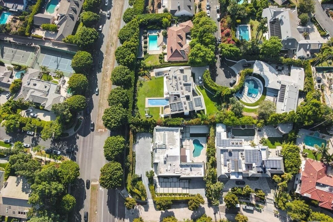 Northstar Manor, N Alta Dr, 90210