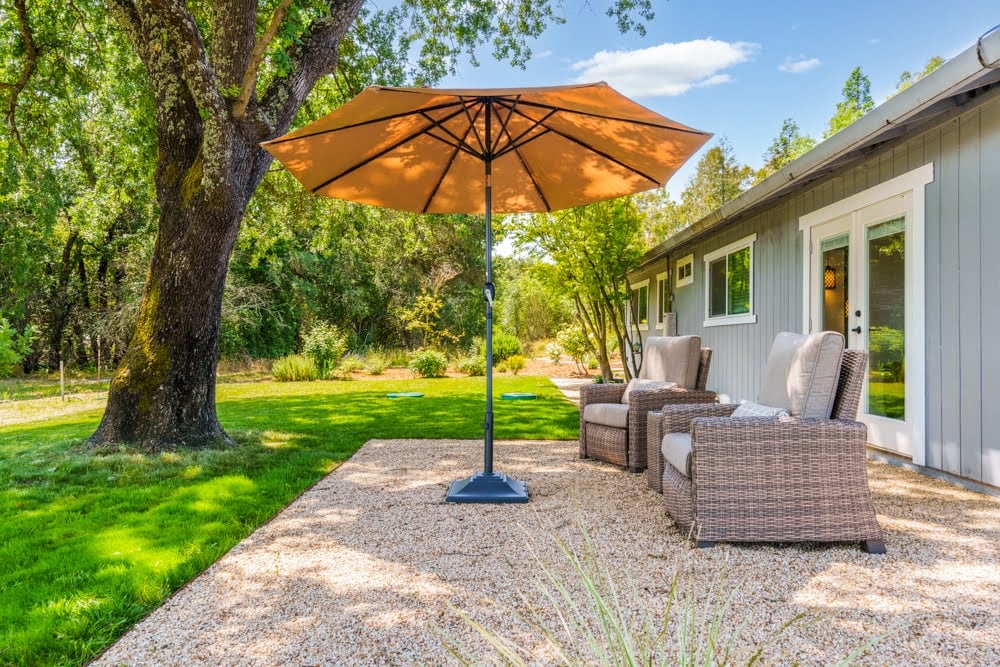 725 Lytton Station