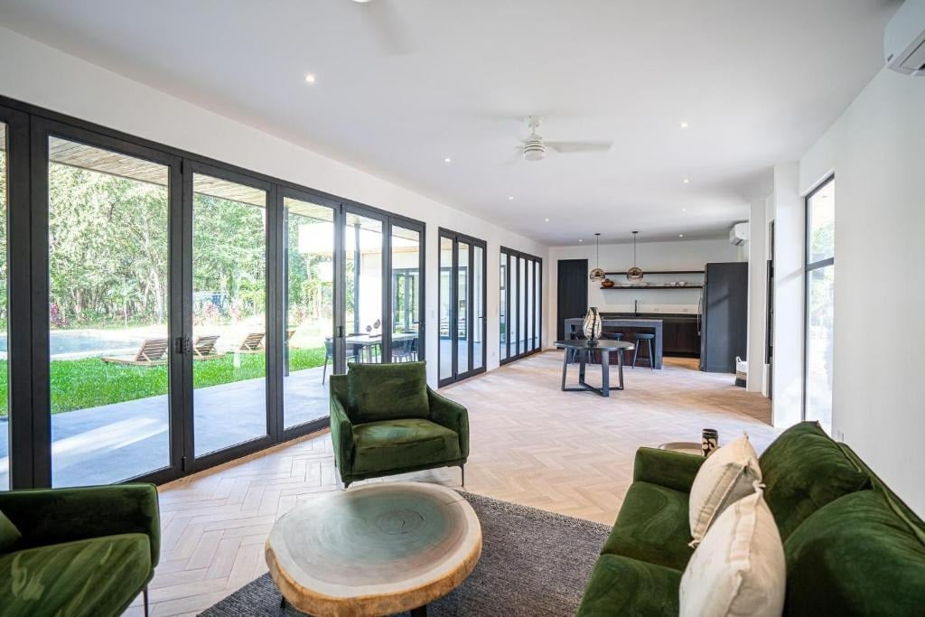 Casa Vista Verde | Contemporary 3-Bed Luxury Home with Pool in Exclusive Catalina Cove