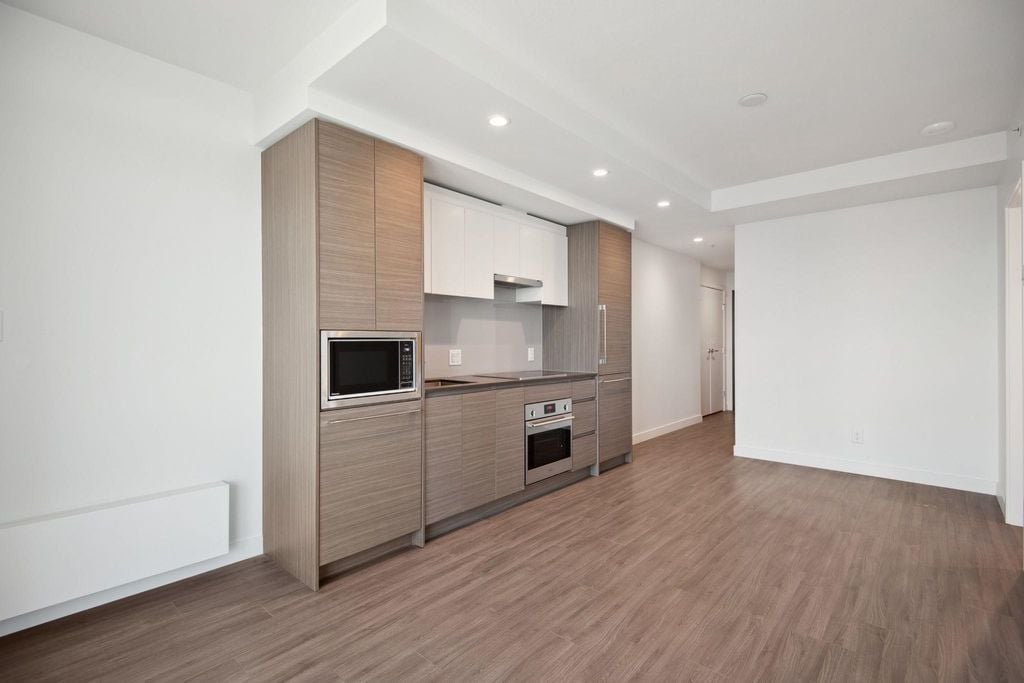 13615 Fraser Hwy, #2001