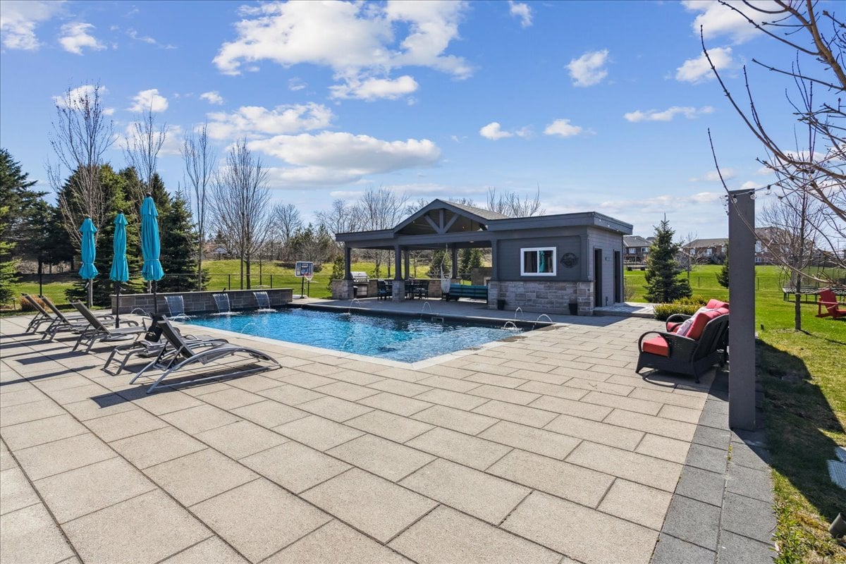 16 Goodwood St, Uxbridge