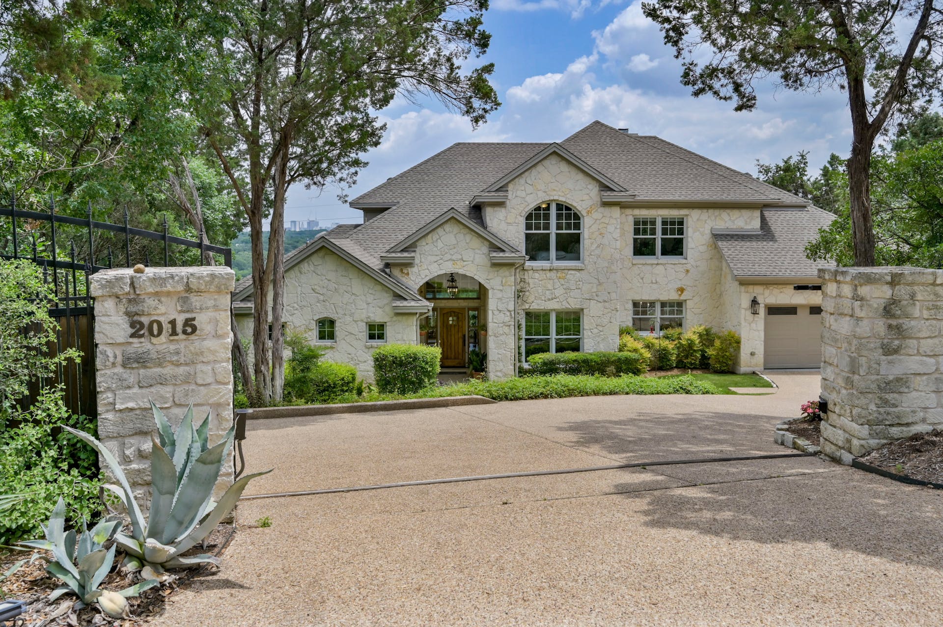 2015 Westlake Drive