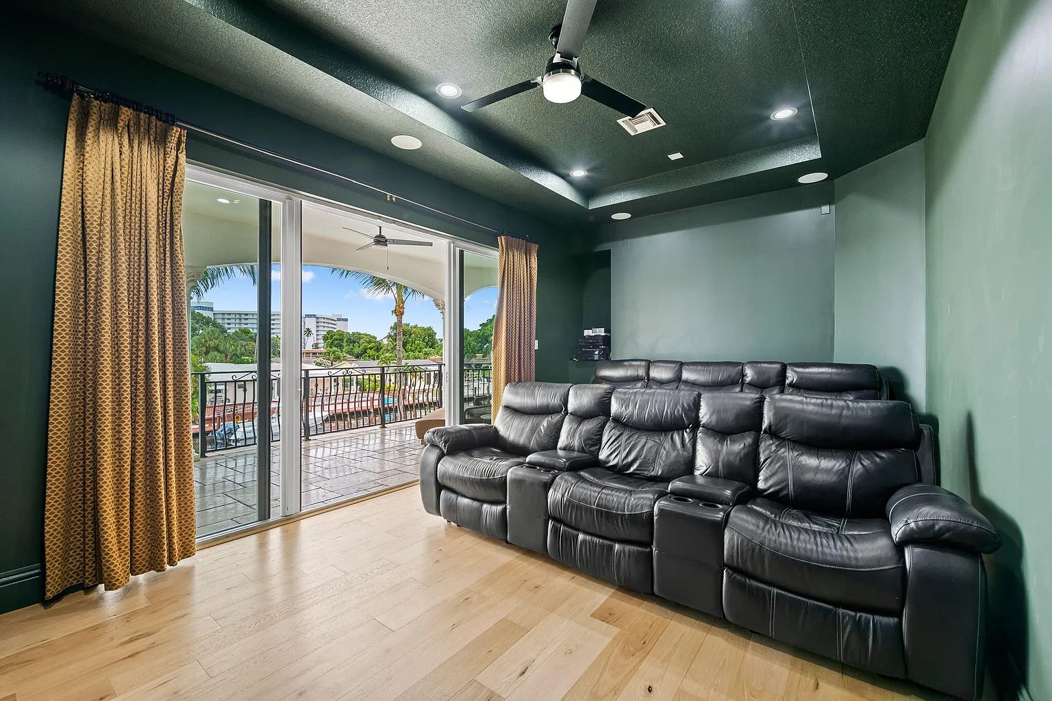 1261 NE 27th Wy