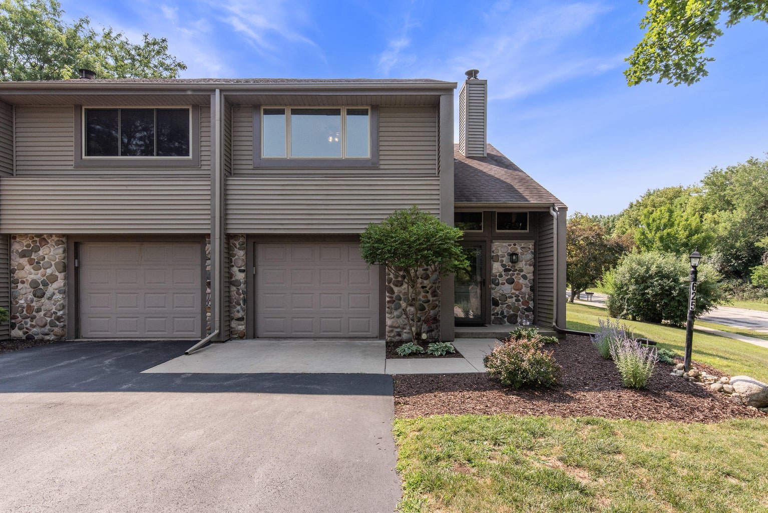 625 Tamarack Dr W