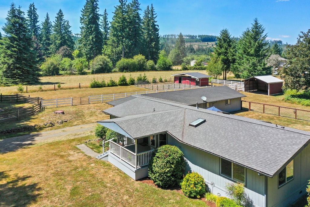 60 NE Davis Farm Road