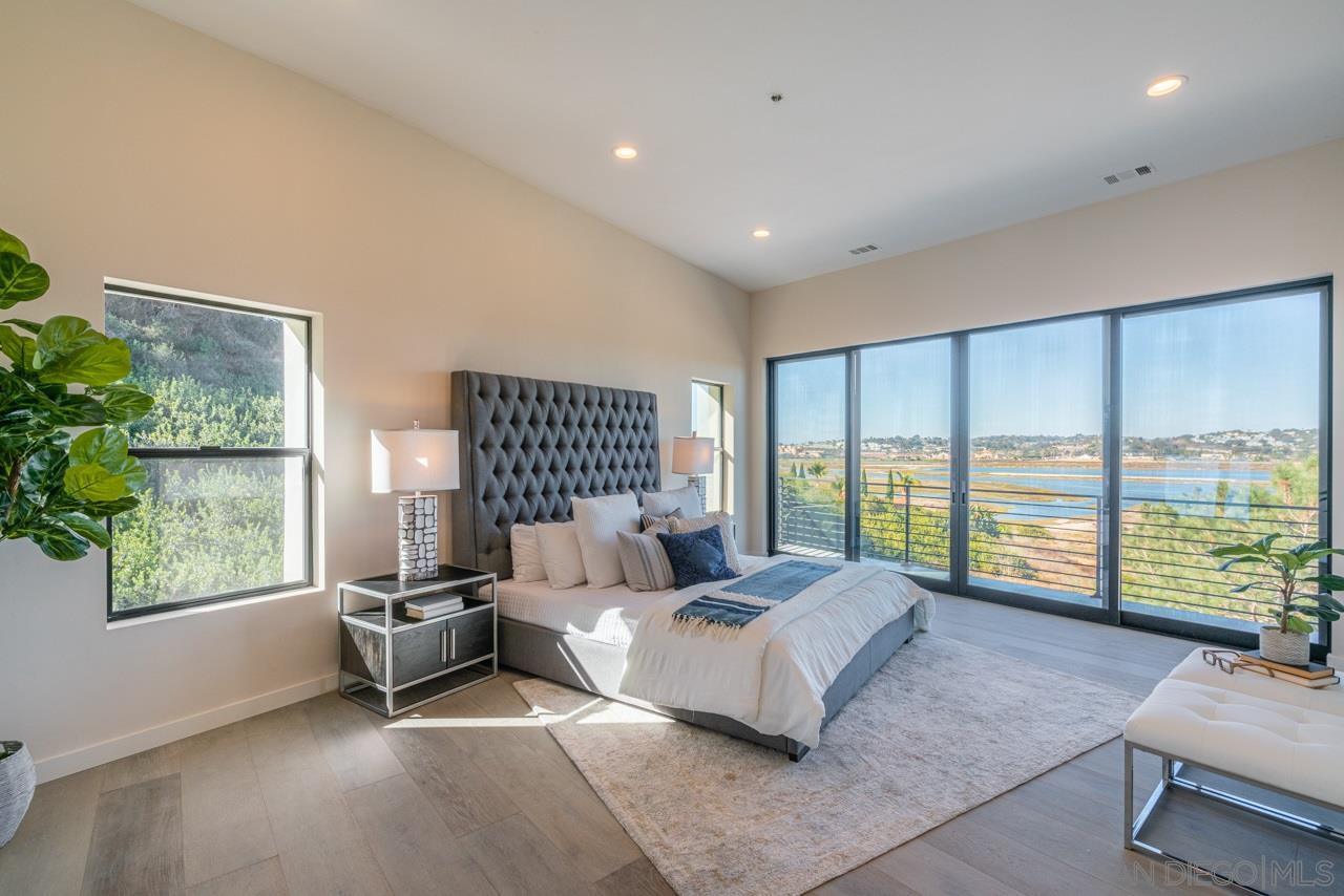 2829 Racetrack View Dr