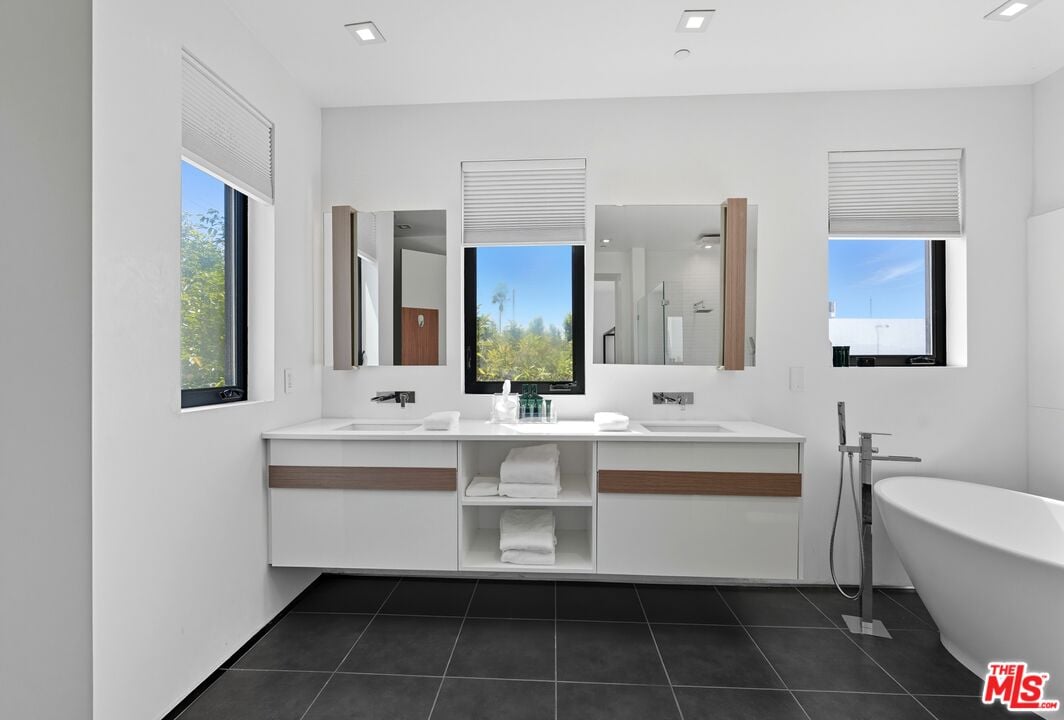 N Crescent Heights Blvd, 90046