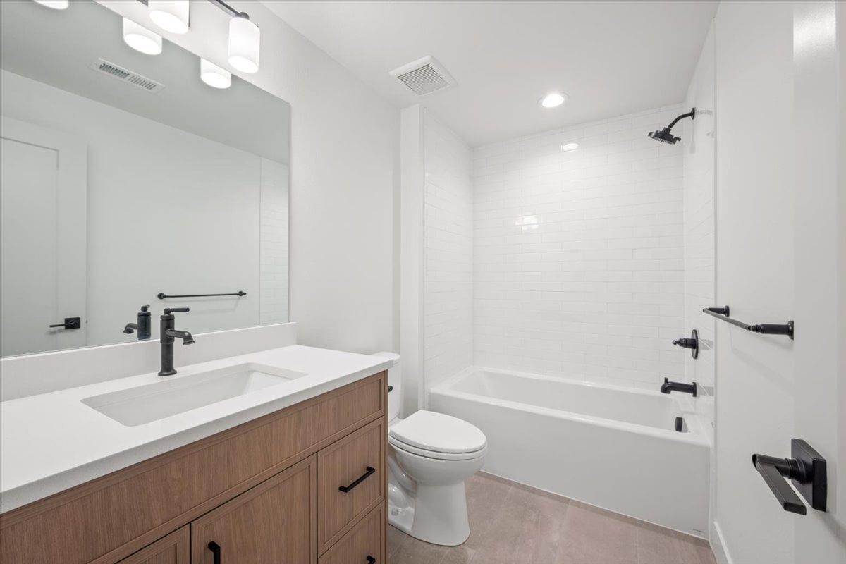 15 Snowcap Dr Windsor