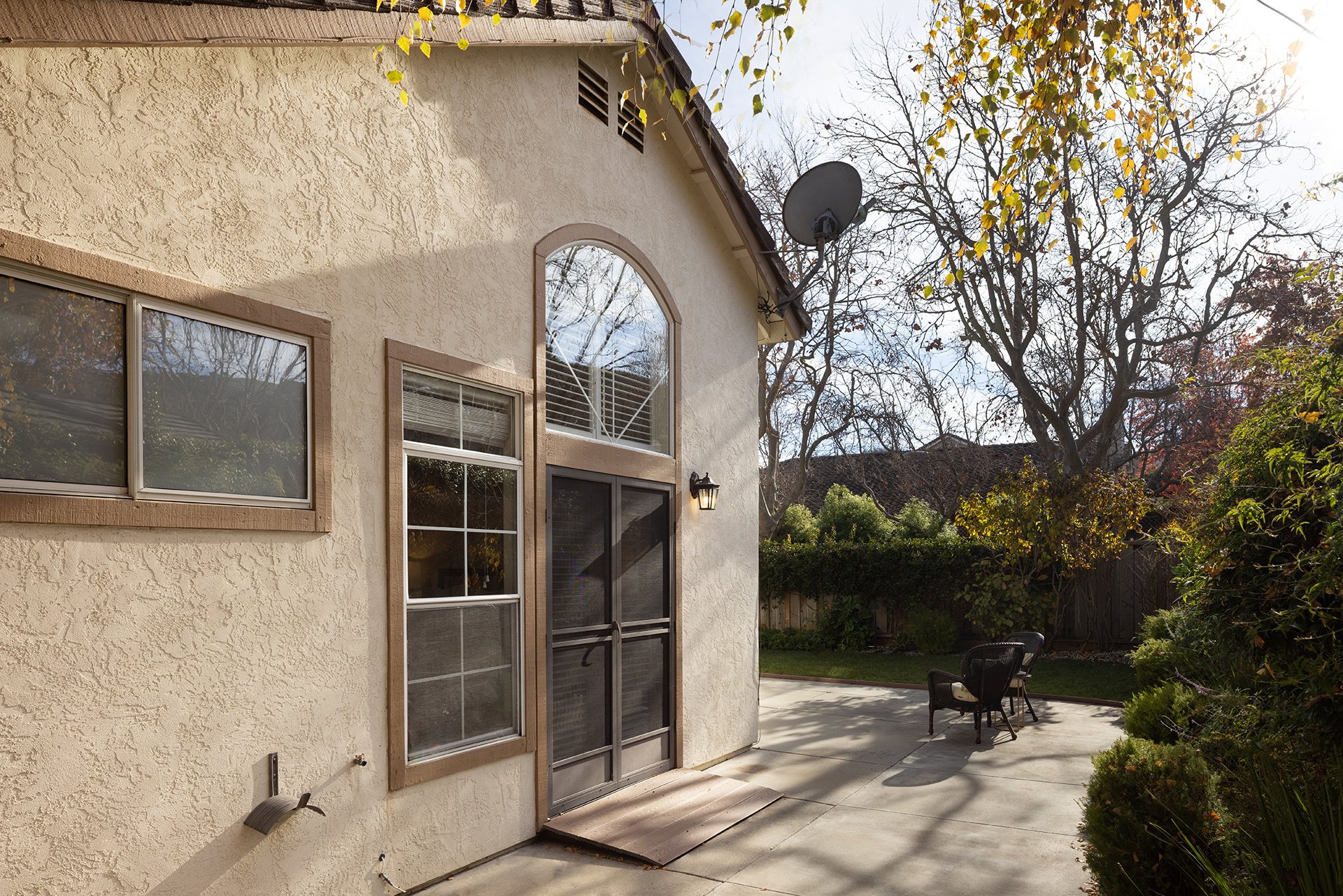 Las Palmas Living - 17776 Riverbend Road
