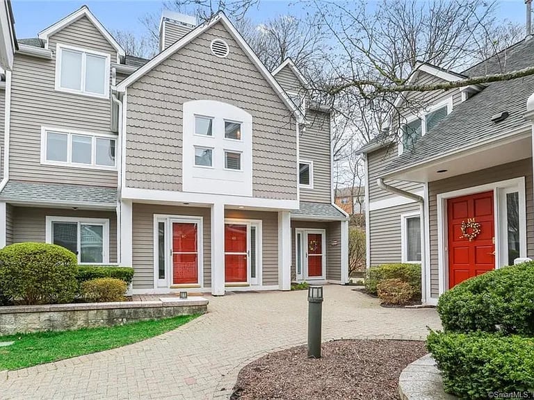 453 East Putnam Avenue #4B