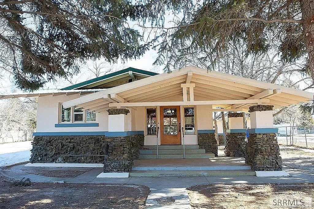 790 S University Ave