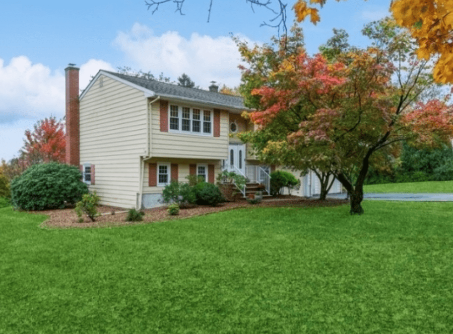 13 Jeffrey Court, Branchburg 