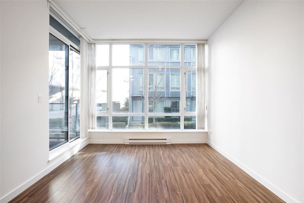 4888 Nanaimo St, #203