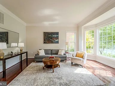 106 Calvary Ct SE